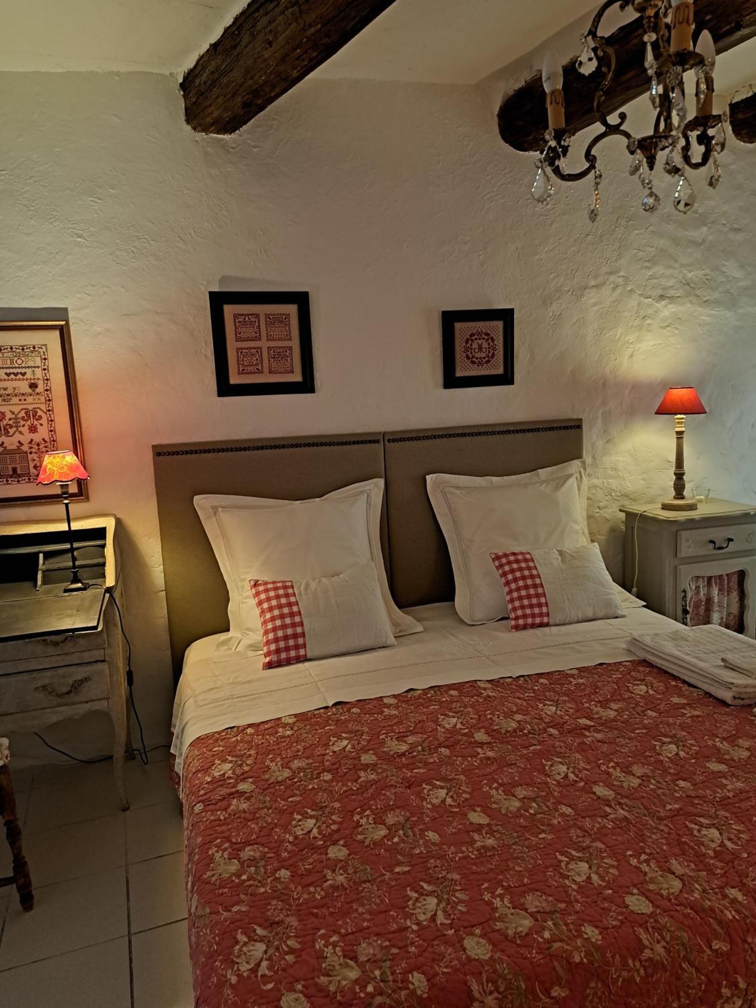 Bed and Breakfast La Maison De Gisele Saint-Victor-des-Oules Exteriér fotografie